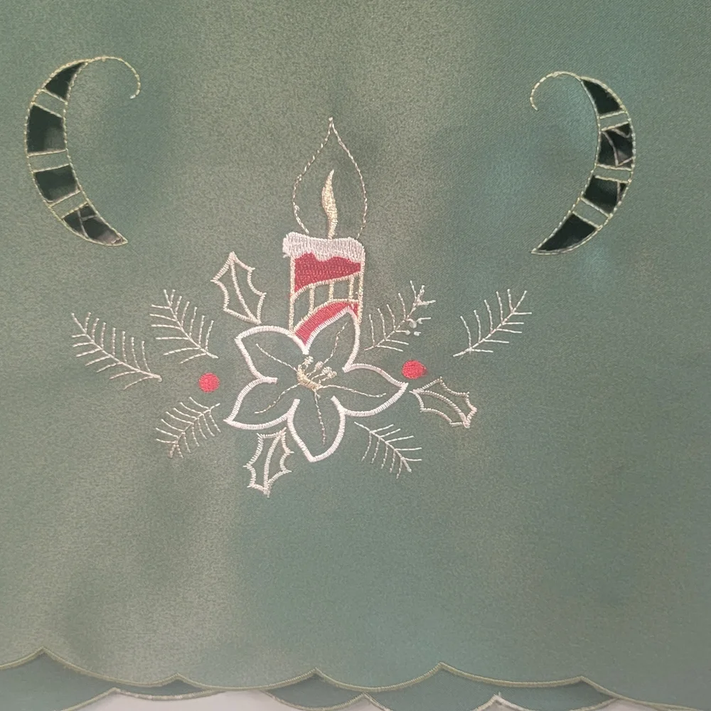 Vintage‎ Table Runner Christmas Holiday Green Embroidered Candle Floral